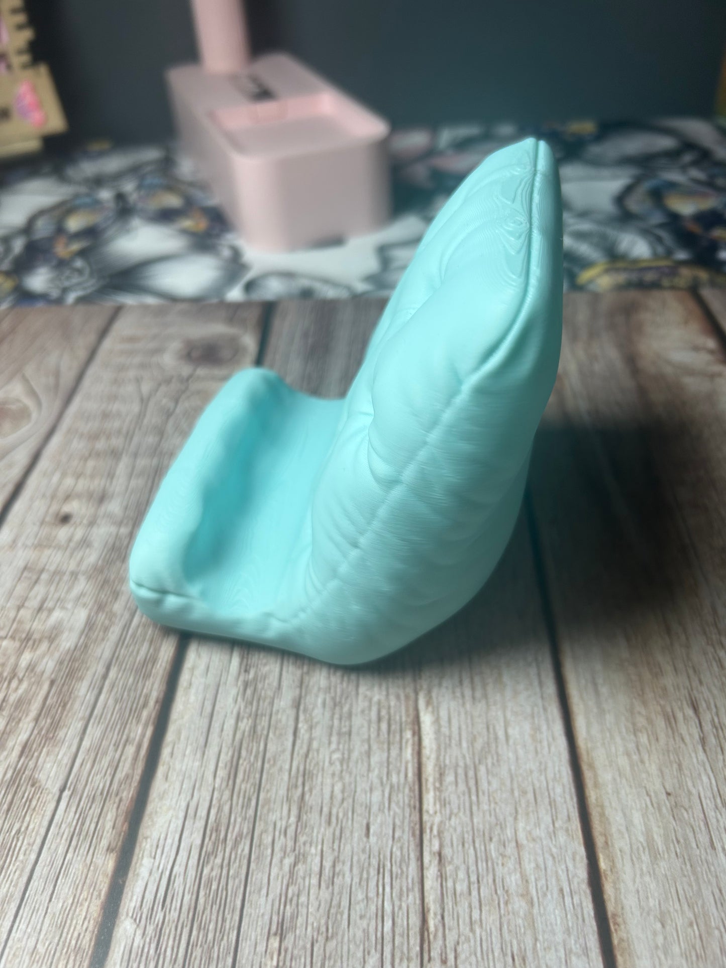 Mini Luxury Phone Chair Stand – Cute 3D Printed Desk Phone Holder